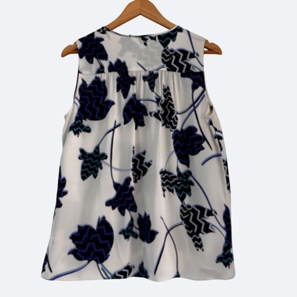 Classiques Entier Silk Top Size M Sleeveless V Neck White Blue Coastal - Picture 2 of 7